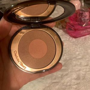 Charlotte Tilbury Cheek to Chic Blush